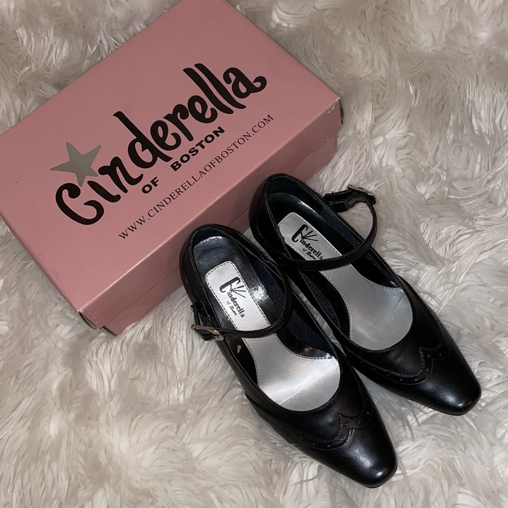Petite shoes women size US 3 black Cinderella